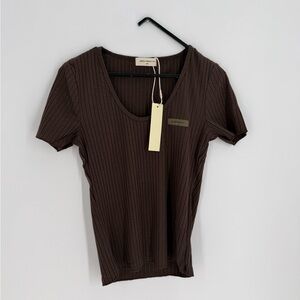 James Street Co. Brown Ribbed Knit Scoop Neck Logo Front Short Sleeve Top